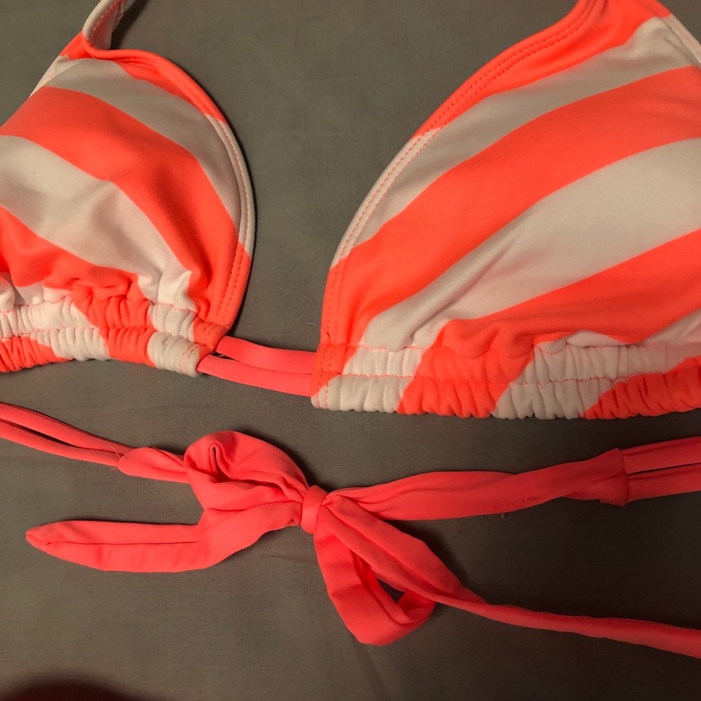 Bikini - Picture 3 of 5